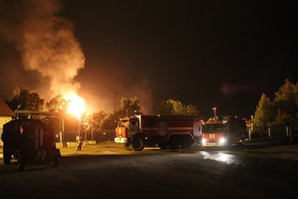 На месте пожара в хранилище газа вспыхнул факел