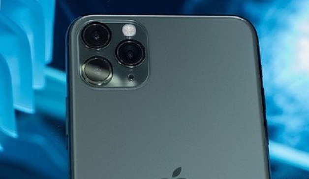 Российский школьник с ножом напал на девушку из-за iPhone 11