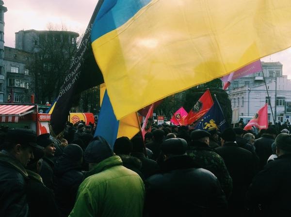 Под Радой проходит массовый митинг против урезаний в социальной сфере