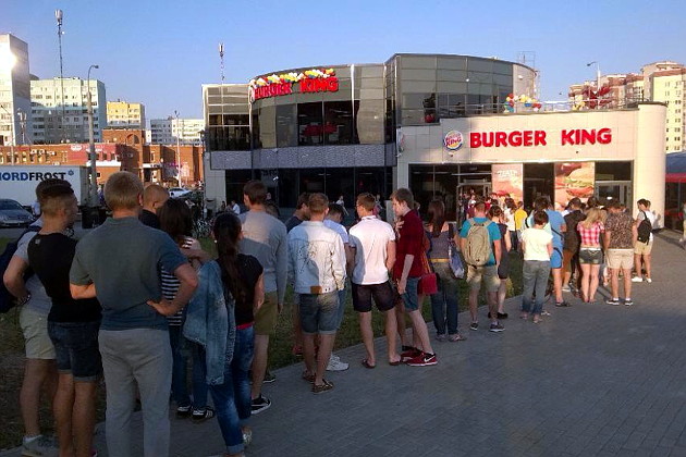 Белорусы опозорились на открытии Burger King