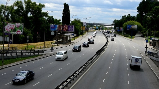 Для суперкортежа Керри из 18 авто помыли асфальт и перекрыли набережную