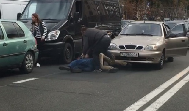 В центре столицы водители подрались в пробке