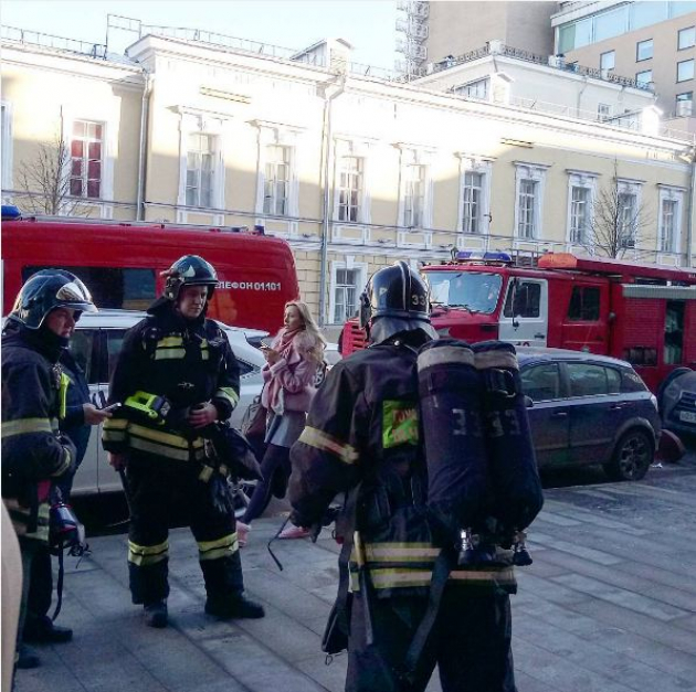 Видео эвакуации горящего ЦУМа