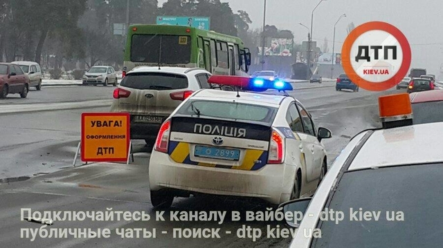 В Киеве сбили насмерть девушку в наушниках, перебегавшую проспект