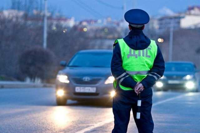 Столкновение летящего на большой скорости мотоцикла ДПС c такси