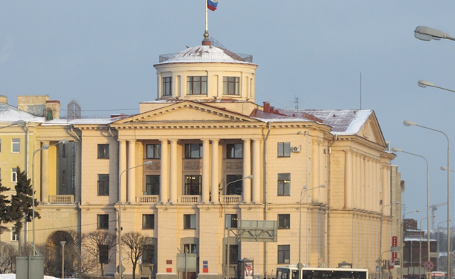 Дверь на волю: чиновник в Петербурге отделался условкой за взятки