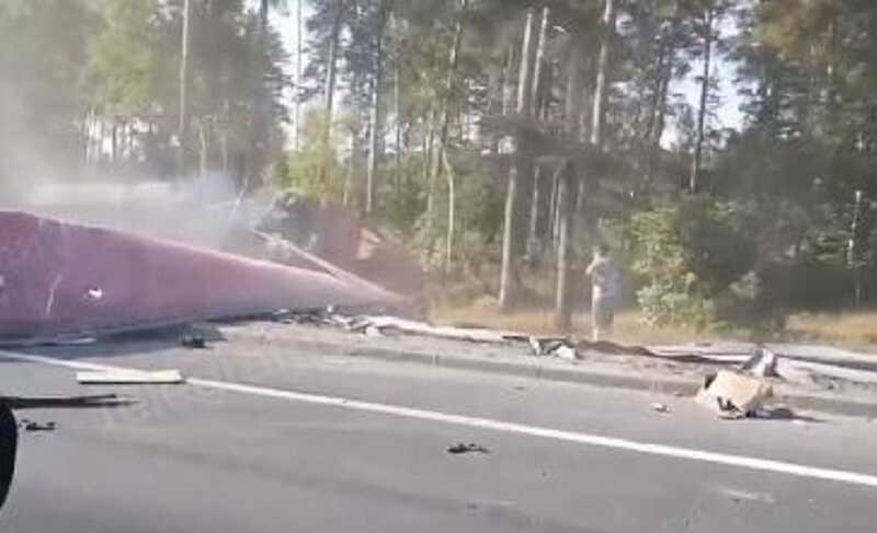 В Самарской области столкнулись два грузовика.