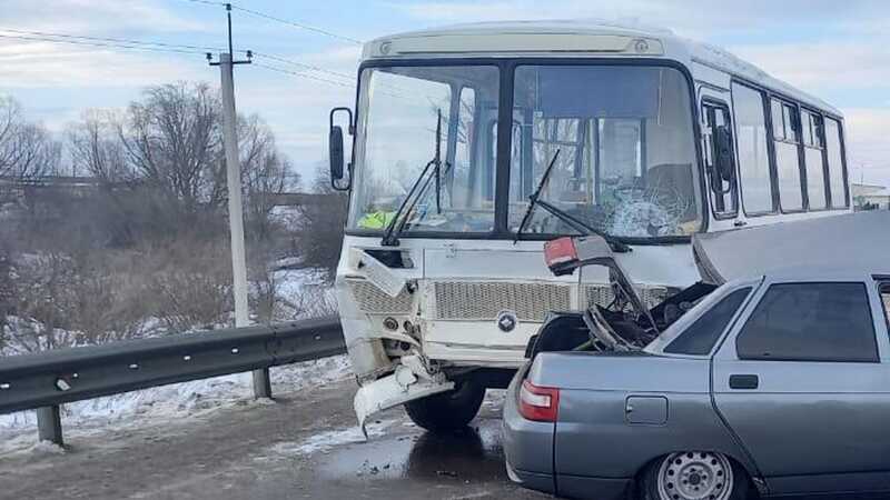 В Татарстане в ДТП с автобусом пострадали 2 человека