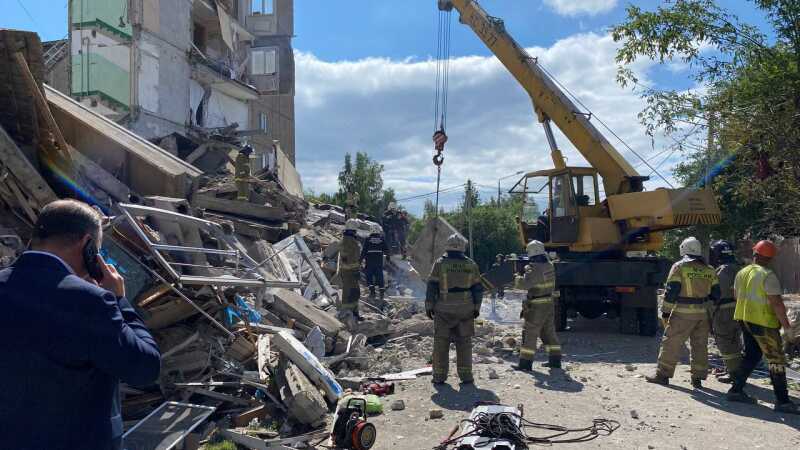 В Нижнем Тагиле ребенок, зажатый под завалами дома, дозвонился до мамы