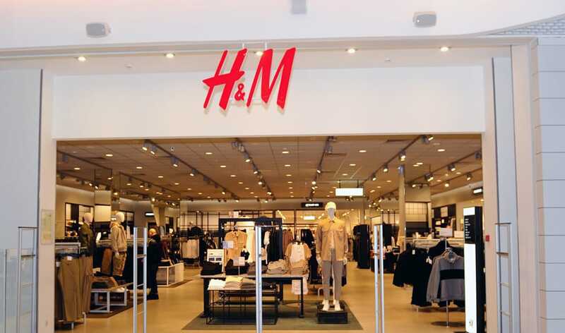 Российские приставы арестовали счета H&M из-за долгов