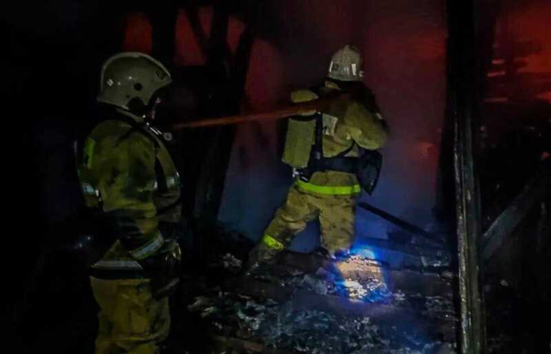 В Омской области ребенок поджег дом, разбрасывая спички по шкафу