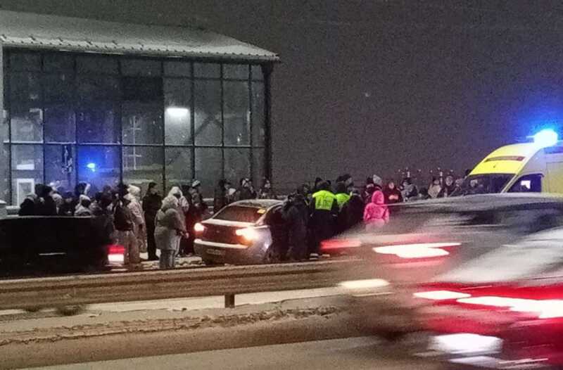 В Новосибирске машина наехала на группу болельщиков после матча «Сибирь» — «Локомотив»