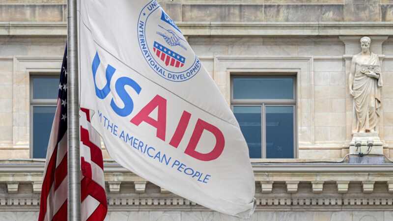 Администрация Трампа расторгла 5800 договоров USAID, что ставит под угрозу усилия по борьбе с ВИЧ и малярией