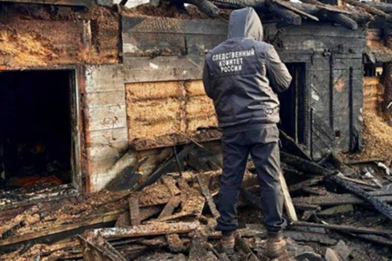 В частном доме в Якутске произошел пожар, в результате которого погибли взрослый и ребенок