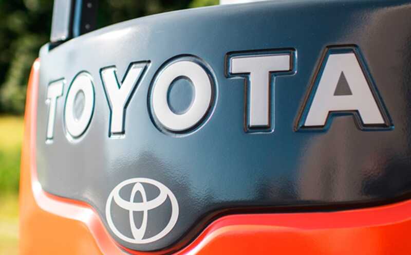 Toyota прогнозирует значительное падение прибыли на из-за пошлин Трампа