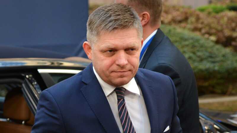 Фицо заявил, что западные страны стремятся поддерживать военные действия в Украине