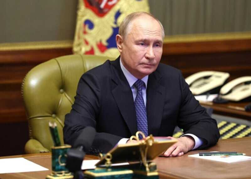 Путин провел встречу с командованием военных сил перед предстоящими переговорами с Украиной
