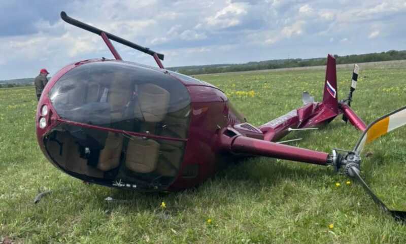Вертолет Robinson 66 произвел экстренную посадку в Подмосковье