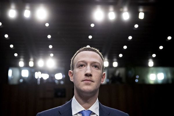 Самое резкое падение Facebook в истории: Цукерберг потерял $17 млрд за 2 часа