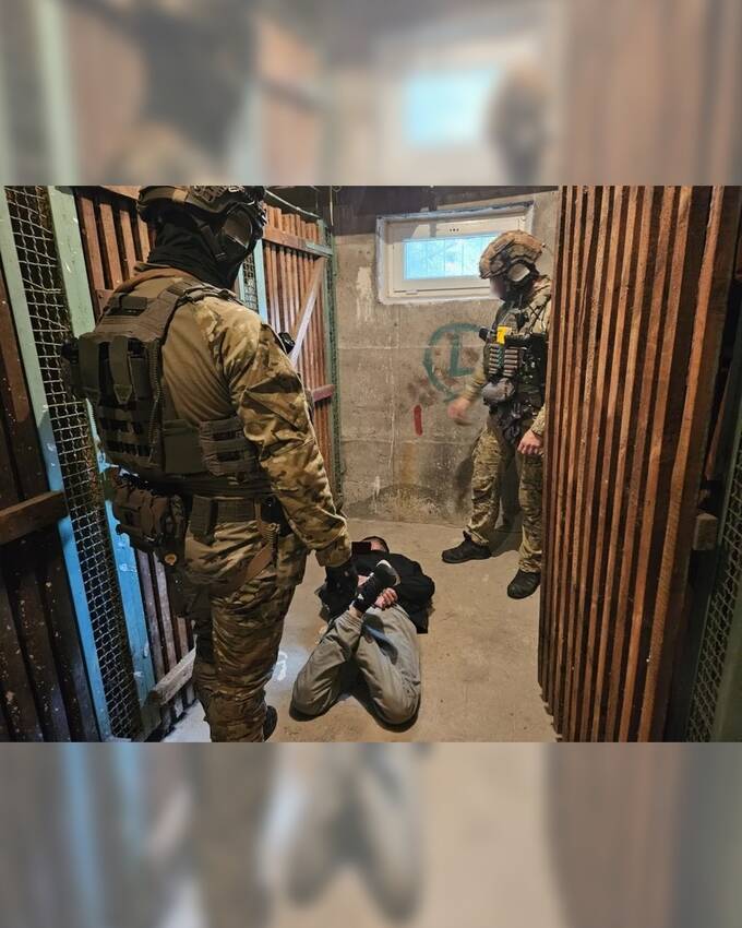 В Польше задержали серийного вора, скрывшегося в подвале с оружием qhuihzirxidtzkmp