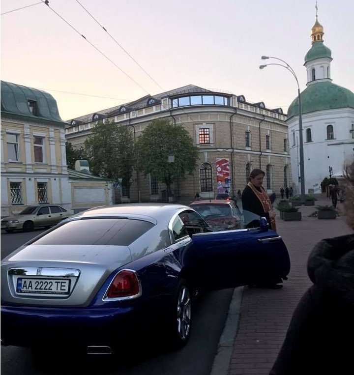 Тот самый Rolls-Royce Wraith, замеченный в 2017 году qztidqriquidrtglv